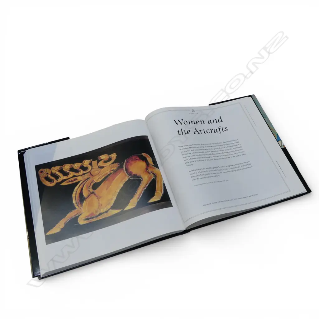 BOOK 'THE ARTS & CRAFTS MOVEMENT IN NZ' by Ann Calhoun Image 1++