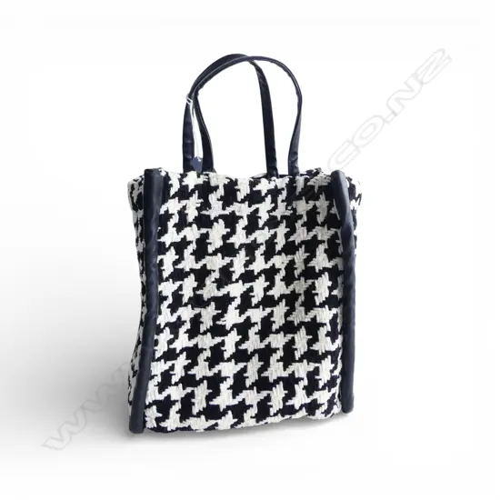 HOUNDSTOOTH BAG by KASTANE, 260 x 200mm