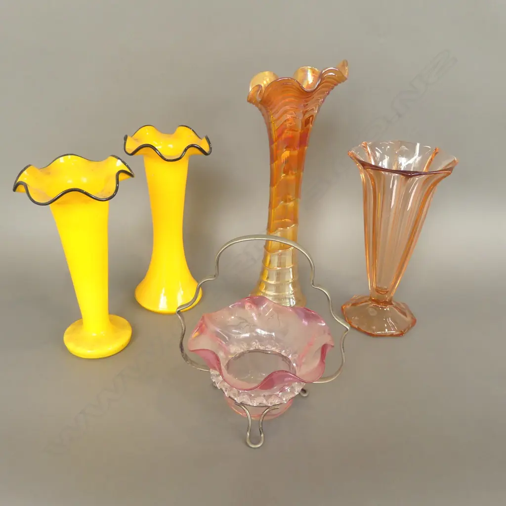 5 PCES VINTAGE ART GLASS Image 1++