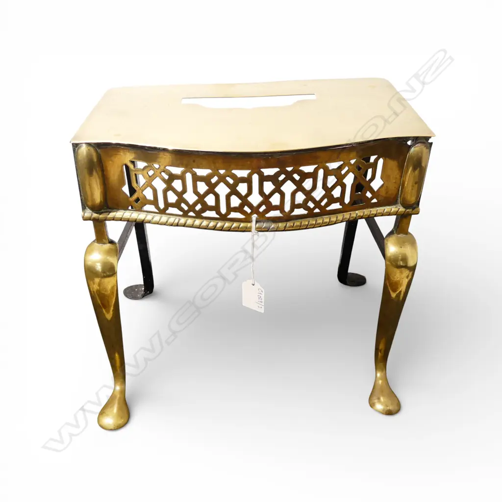 ANTIQUE BRASS TRIVET 325x245x290mm Image 1++