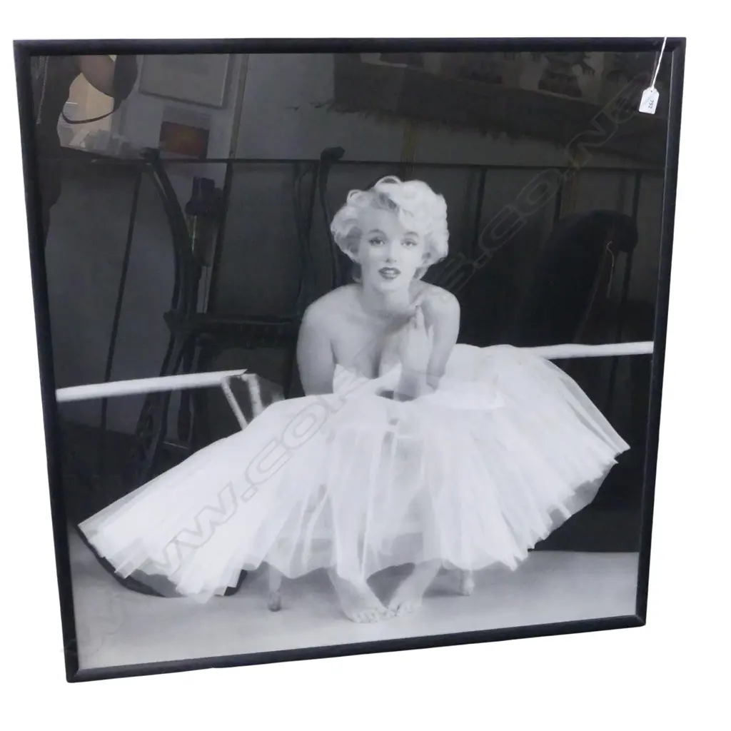 MARILYN MONROE FRAMED PRINT 890x890mm Image 1++
