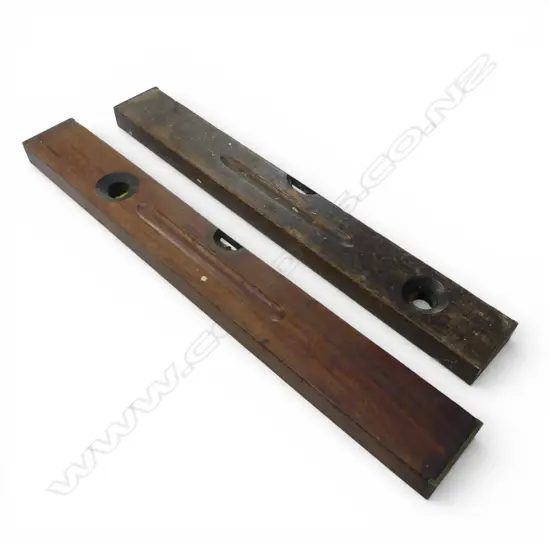 2 ANTIQUE LEVELS L.660/610mm