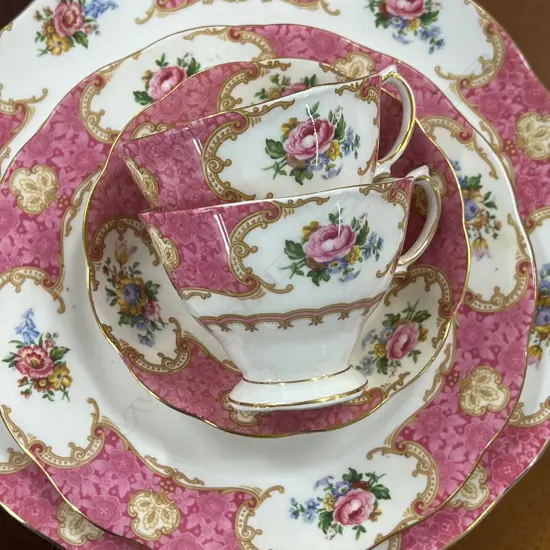 Royal Albert Lady Carlyle set 58pce comprises eight dinner plates, six luncheon plates, two lidded  tureens, ashette etc