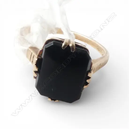 10ct GOLD SIGNET RING FAULTS 2.37gms