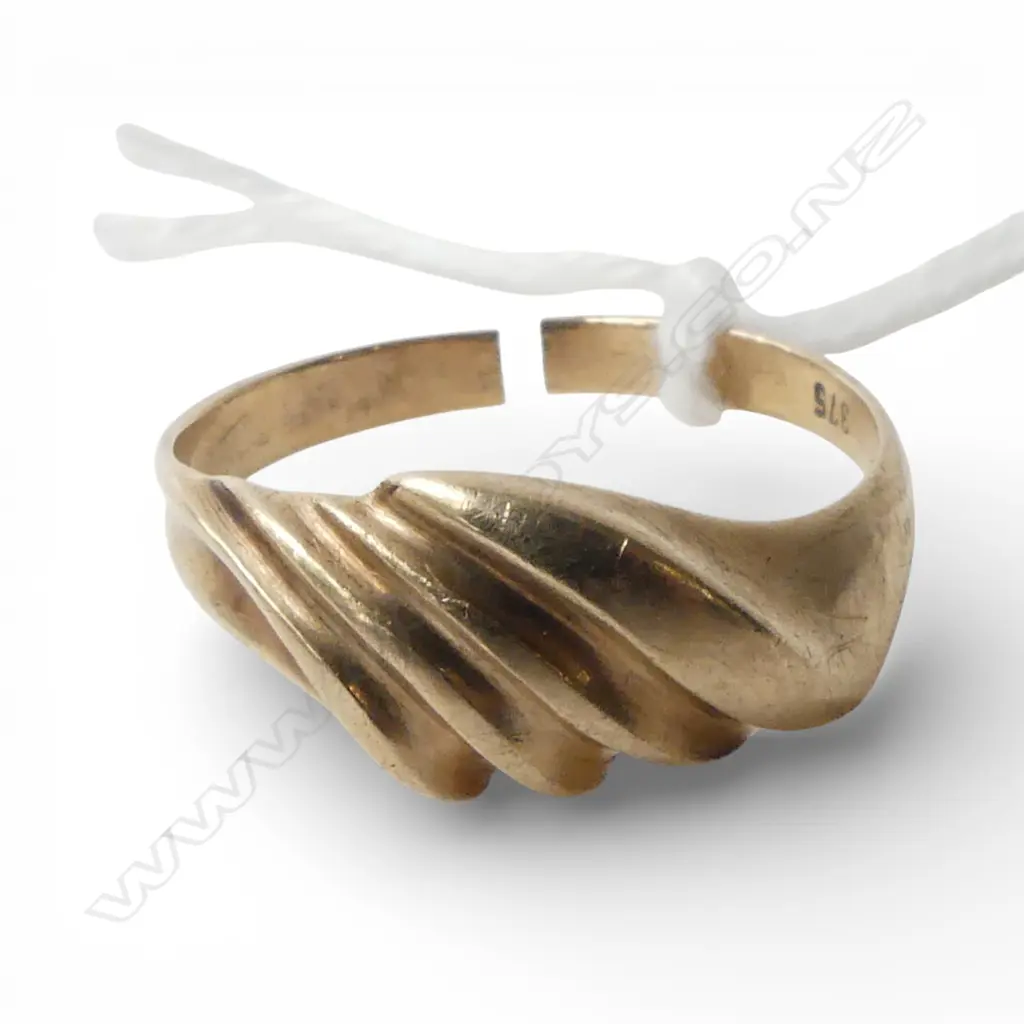 9ct GOLD RING FAULTS 2.26gms  Image 1++