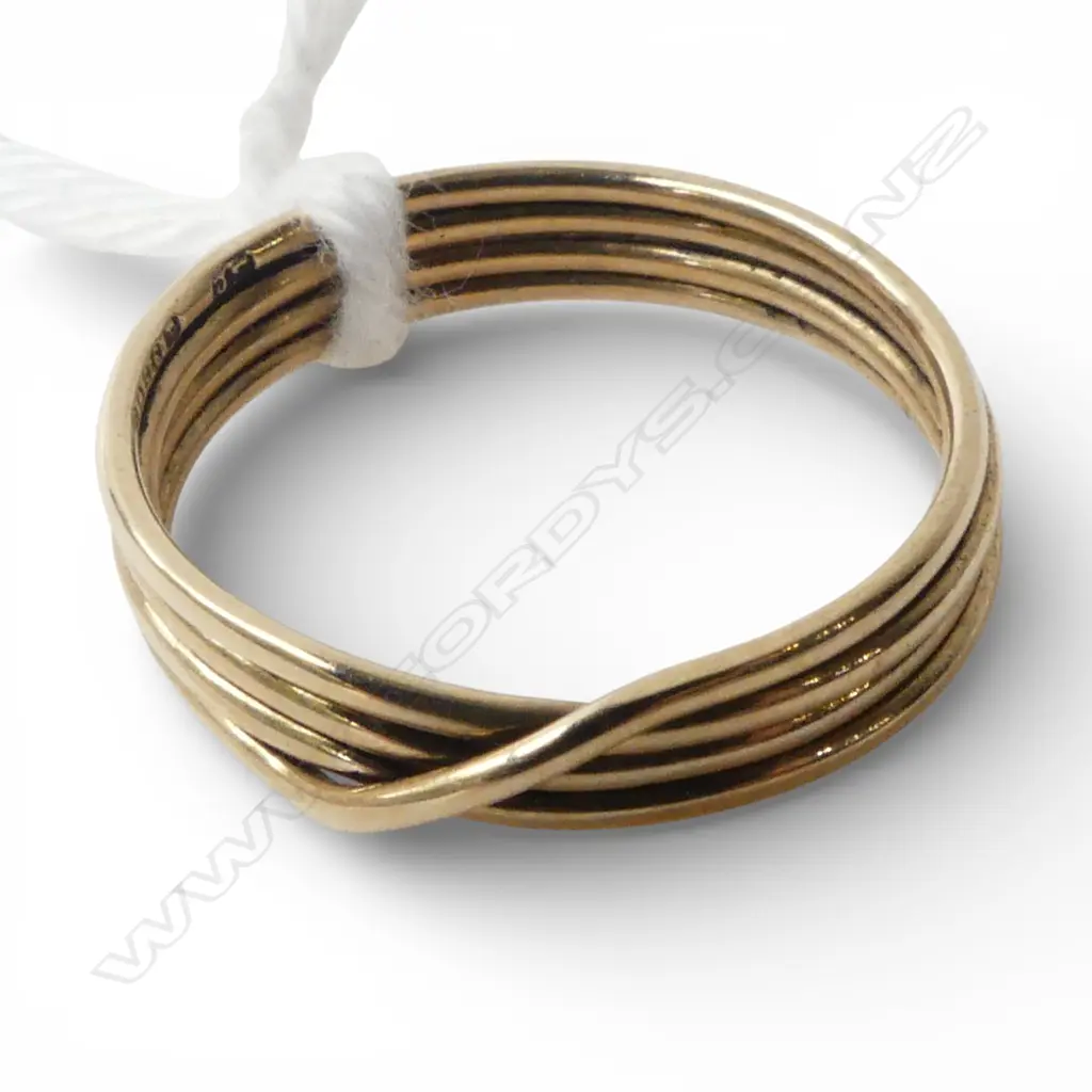 9ct GOLD BANDED RING with english hallmarks 1.60gms SIZE L Image 1++