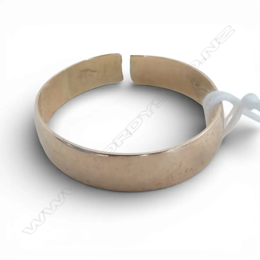 9ct GOLD WEDDER Split in shank 3.25gms Image 1++