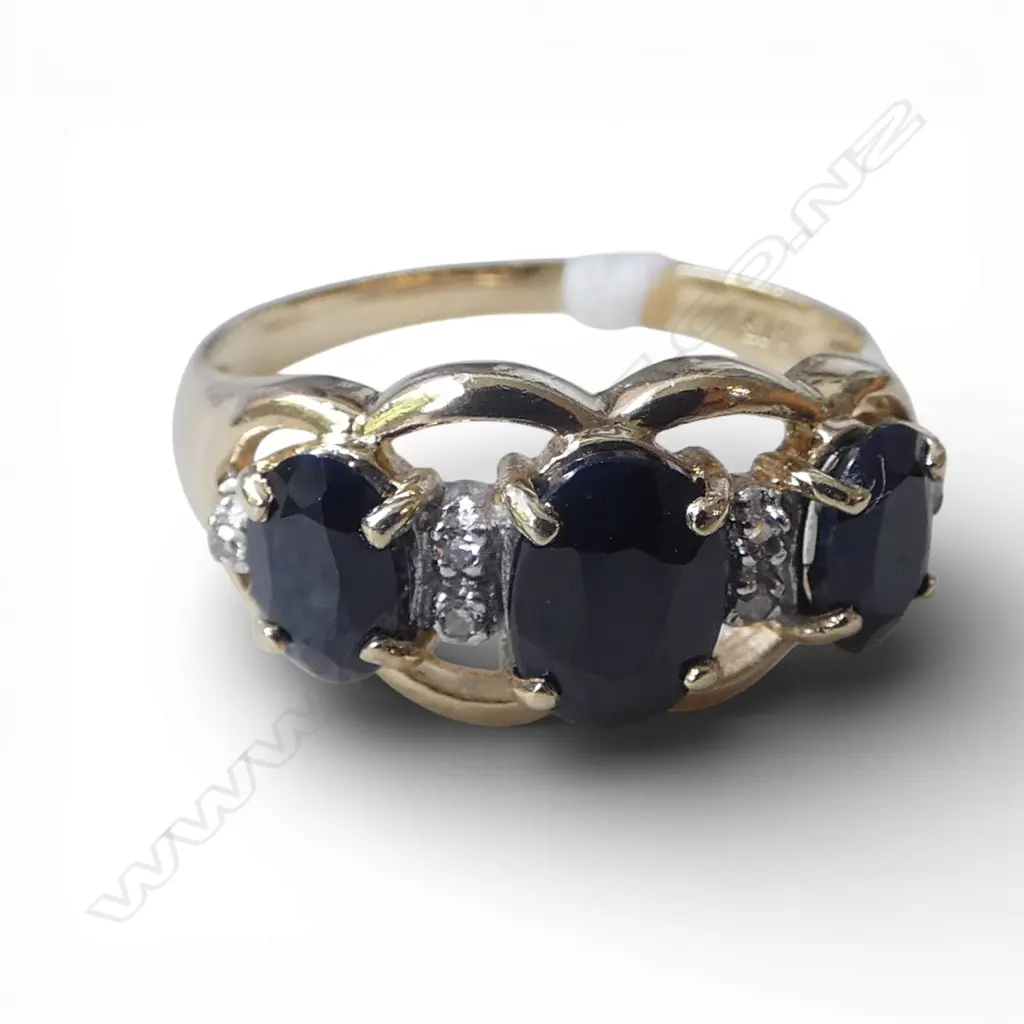 9CT Y/GOLD 3 DARK SAPPHIRE STONES 1small white stone missing RING 6 GMS TOTAL WIEGHT SIZE N Image 1++