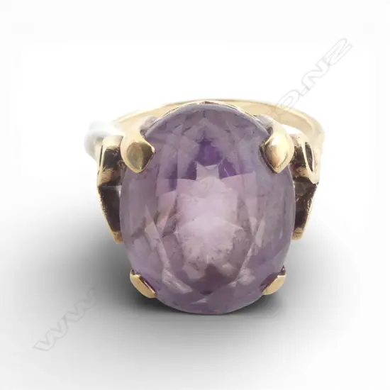 **RTV** 9ct Y/GOLD (14 x 11mm) OVAL AMETHYST RING, 4.49gm SIZE N1/2
