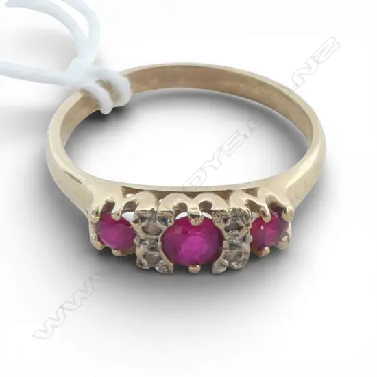 9CT GOLD & 3 STONE CREATED RUBY & DIAMOND RING 2GMS SIZE R