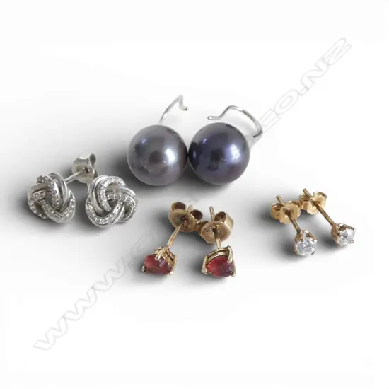 4 PRS EARRINGS; 2  9CT 1.0gms, 2 STG