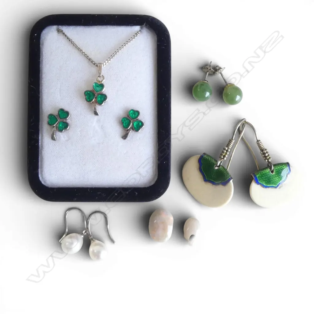 4 PRS EARRINGS, STG SHAMROCK PENDANT NECKLACE, 2 OPAL CABOCHONS Image 1++