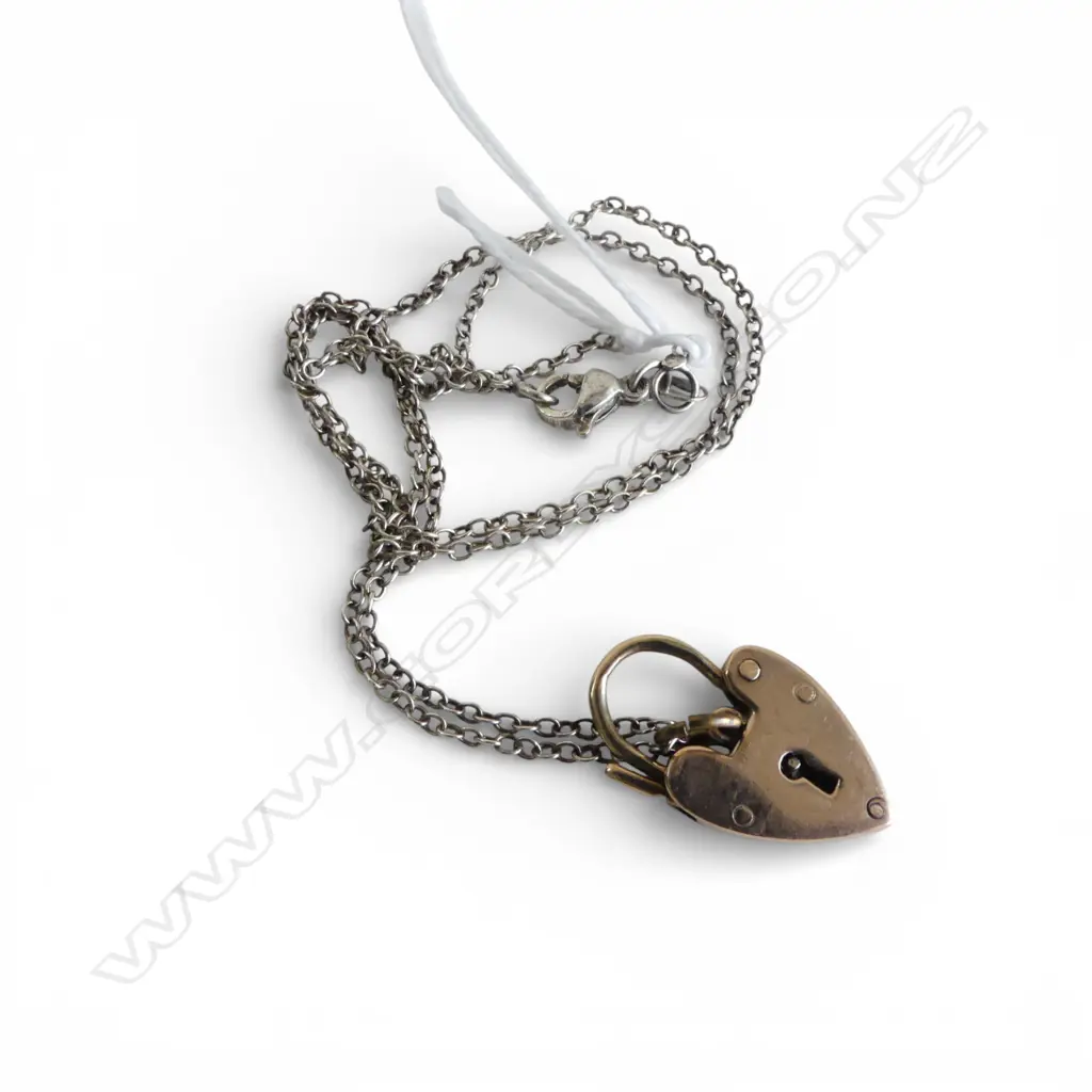 VINTAGE 9ct GOLD PLATED LOCK PENDANT & CHAIN Image 1++