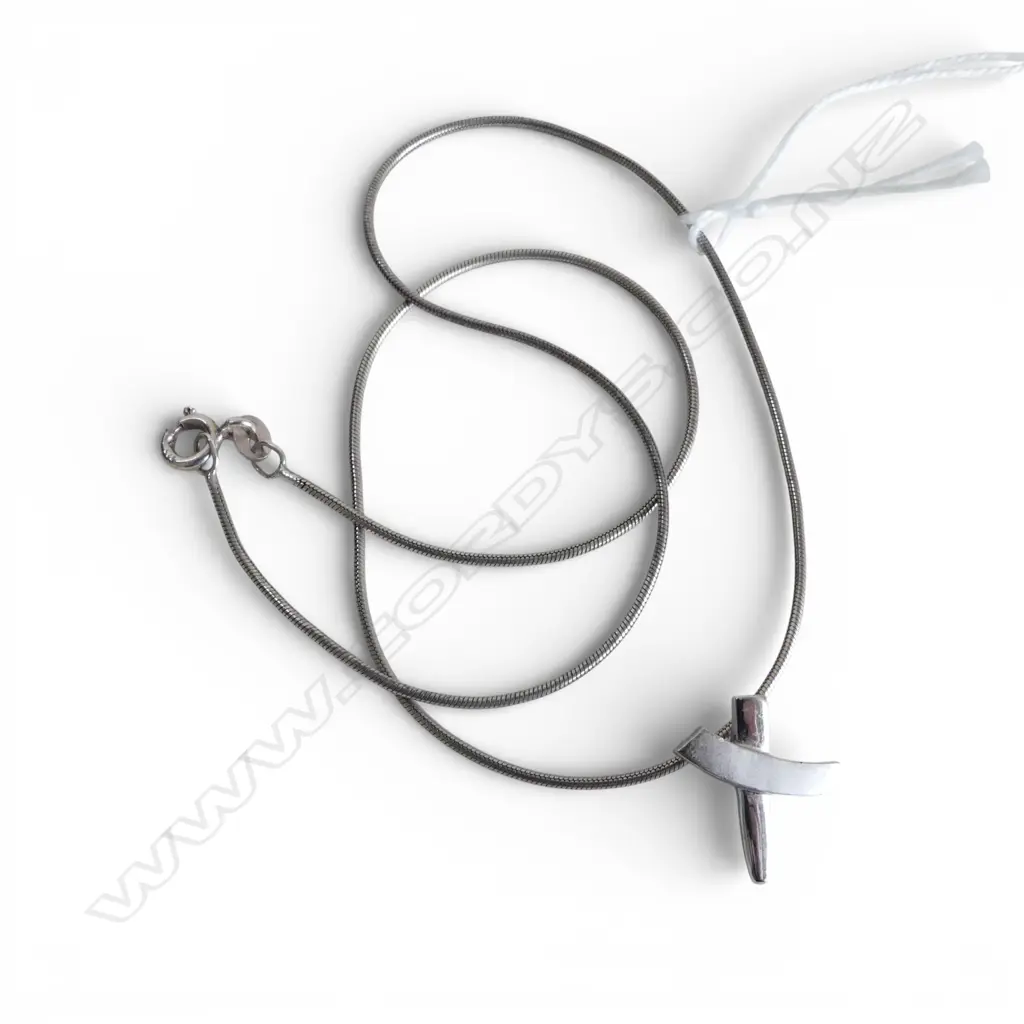 SILVER TIFFANY-STYLE PENDANT on SILVER CHAIN Image 1++