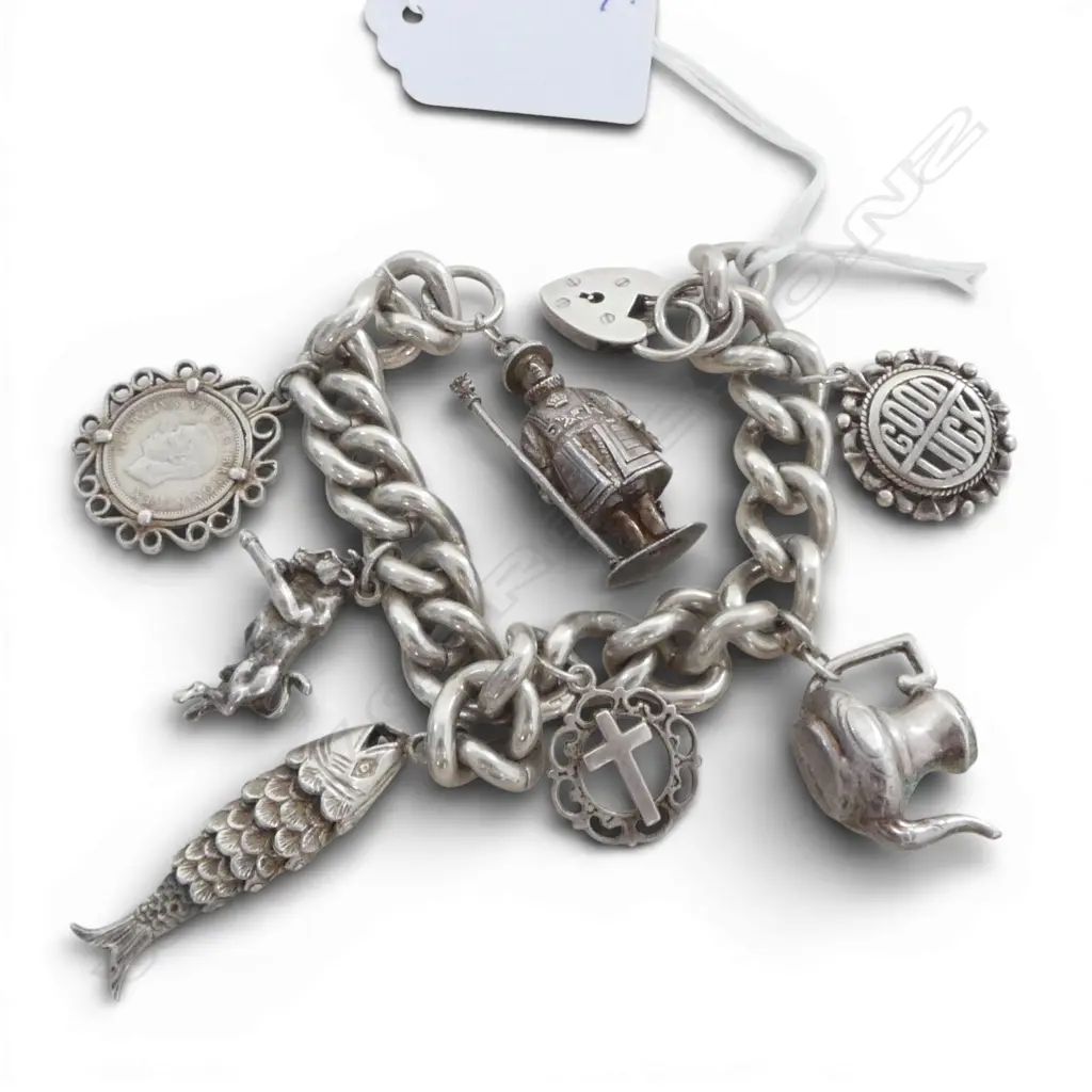 LGE VINTAGE CURB LINK SILVER CHARM BRACELET 85gms Image 1++