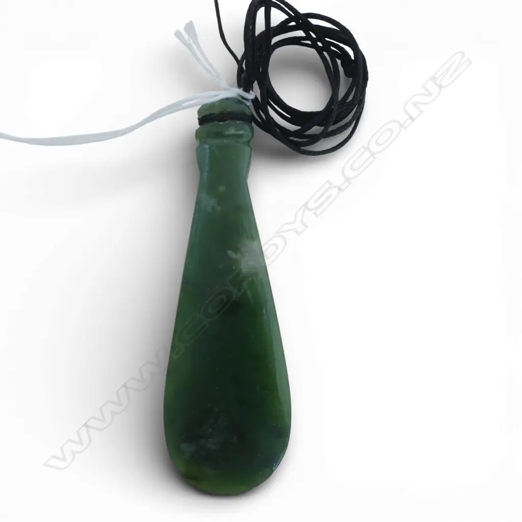 POUNAMU HEI PATU PENDENT Image 1++
