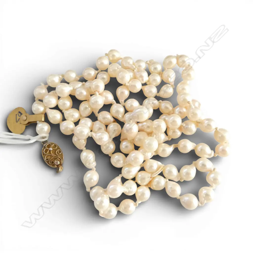 OPERA LENGTH PEARL NECKLACE, L.560mm, clasp needs reattaching Image 1++