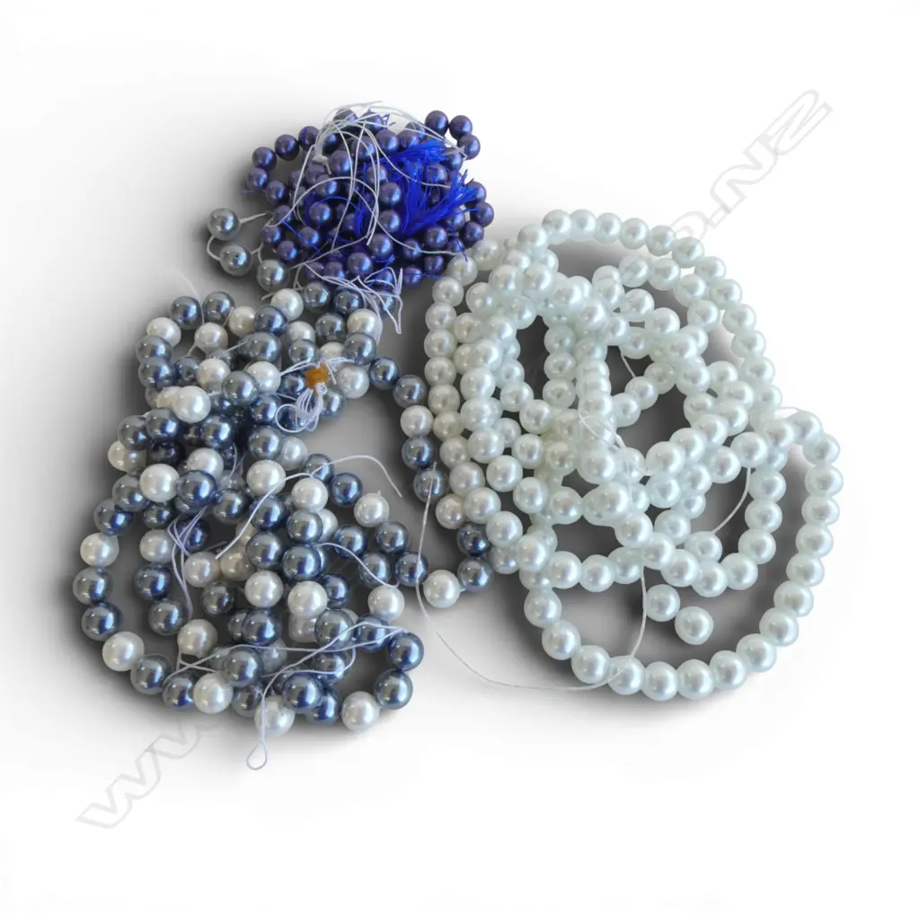 QTY STRUNG SHELL COATED PEARLS, WHITE, GREY & PURPLE Image 1++
