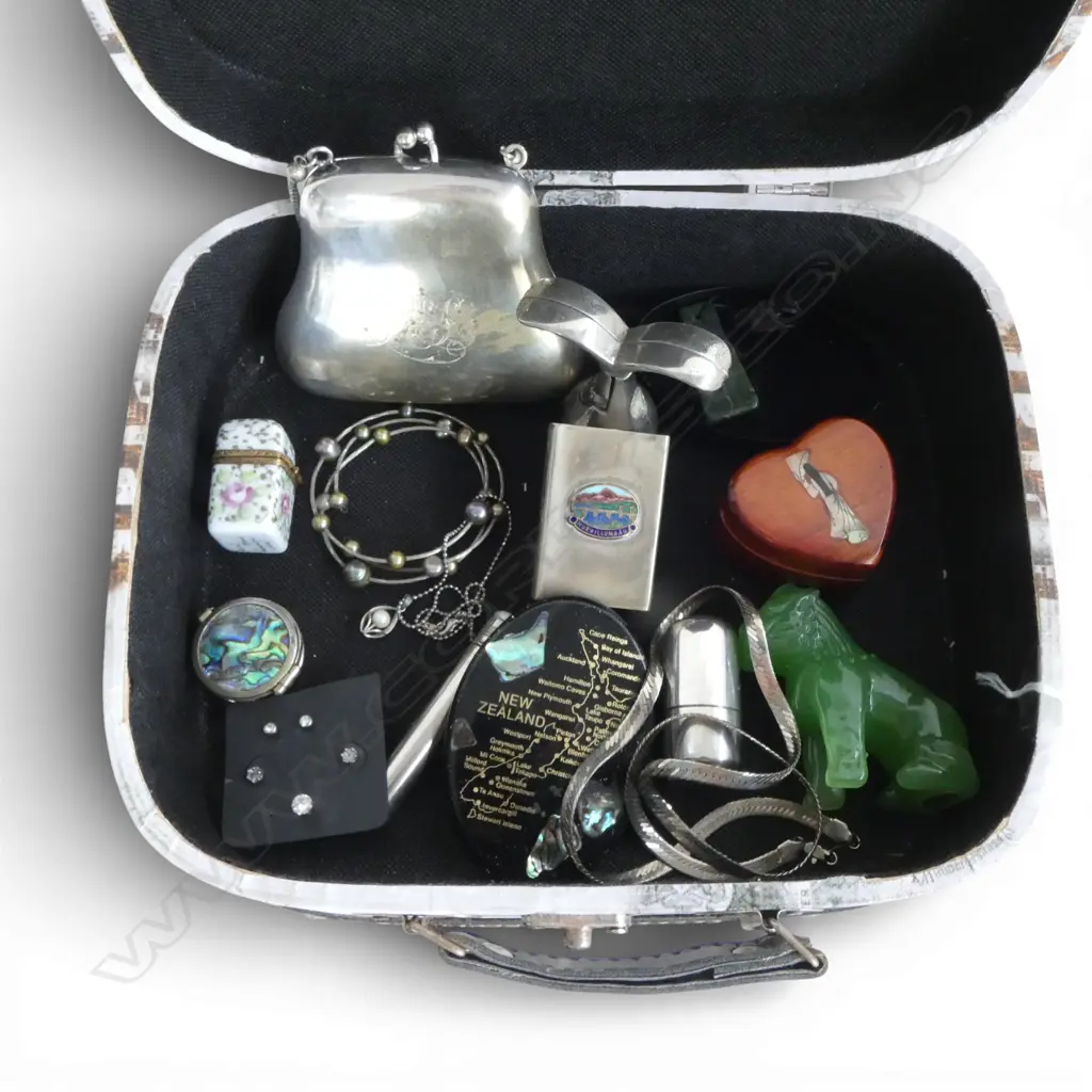 JEWLLERY BOX JADE PENDANT EP VINTAGE PURSE & OTHER COLLECTABLES Image 1++