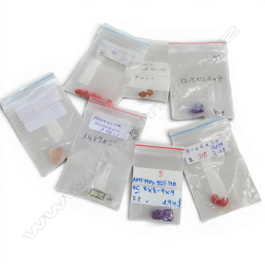 MIXED LOOSE GEMS INCLDS; CORAL, AMETHYST, GARNET & PRASOLITE Image 1++