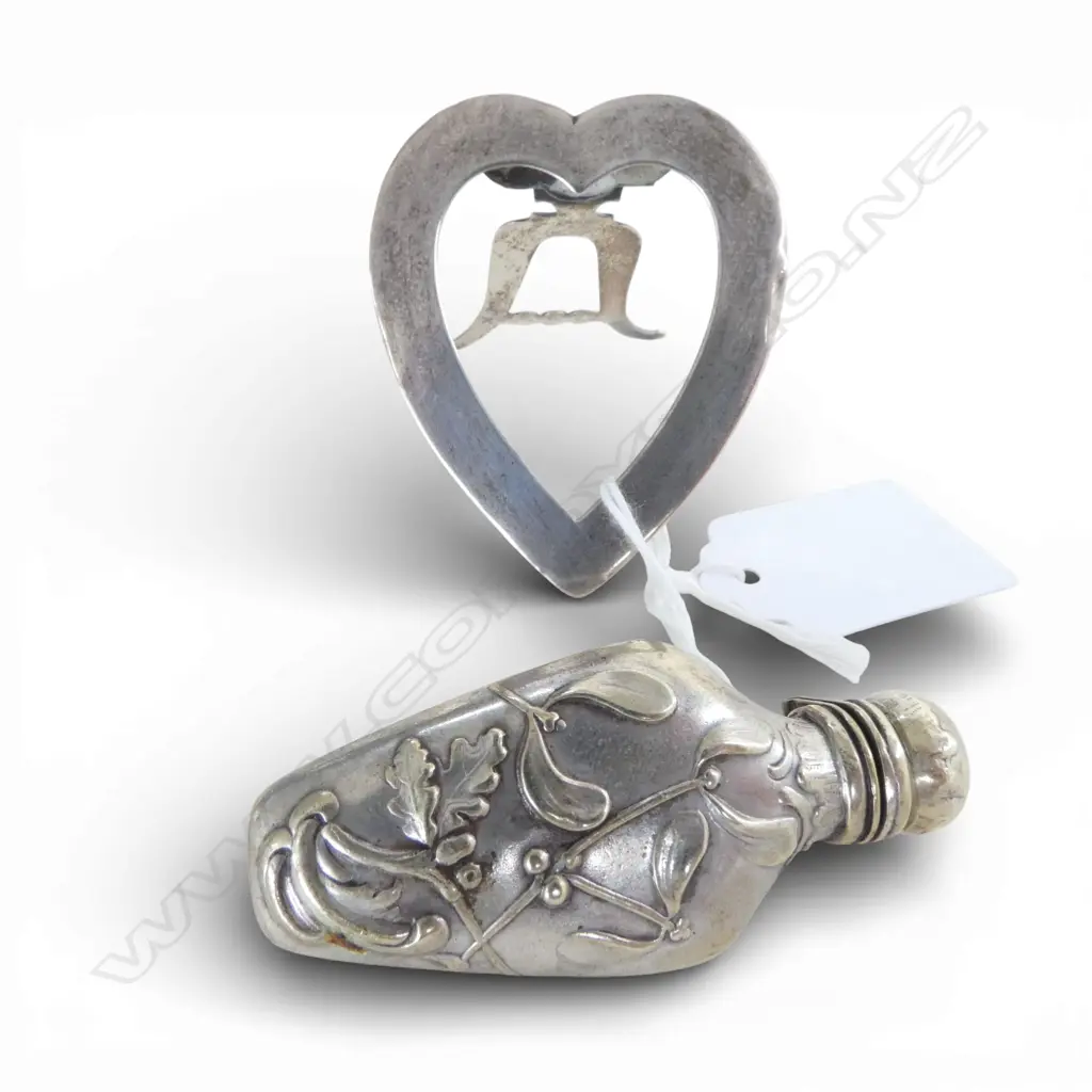 STG SILVER SMALL HEART PHOTO FRAME strut back no back panel + s/plate perfume bottle Image 1++