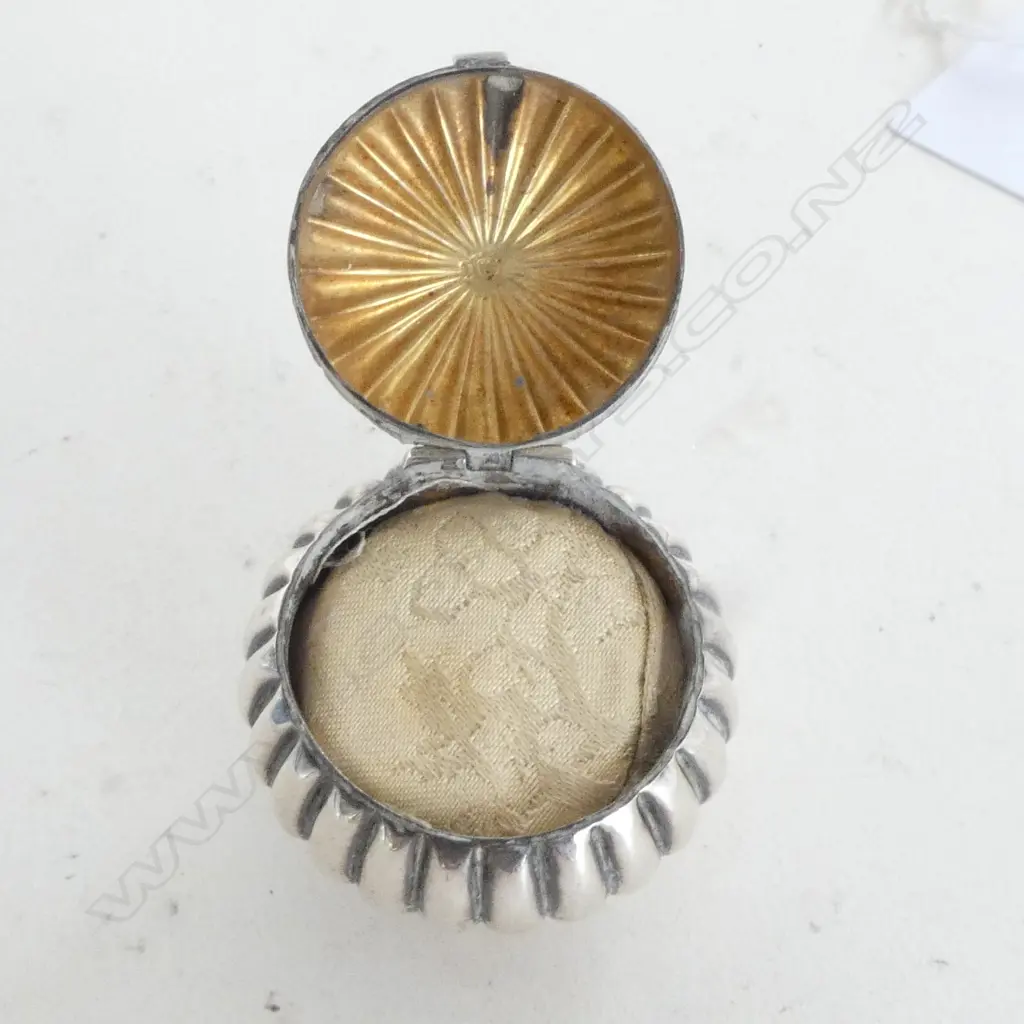 VICTORIAN SILVER VANITY POT interior converted to pin cushion Birmingham 1891 Image 1++