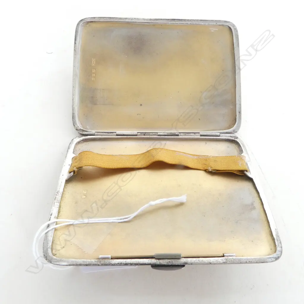 SILVER CIGARETTE CASE machine engraved London 1937. 135gms Image 1++