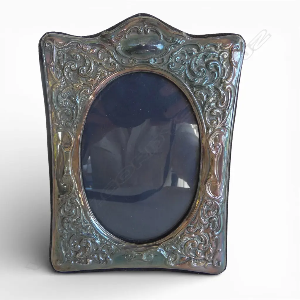 London 1989 embossed SILVER PHOTO FRAME. Victorian style. Blue velvet back. H.200mm Image 1++