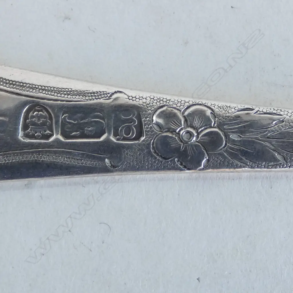 London 1782 GEORGE III SILVER BERRY SPOON crested with a demi dragon 65gms Image 1++