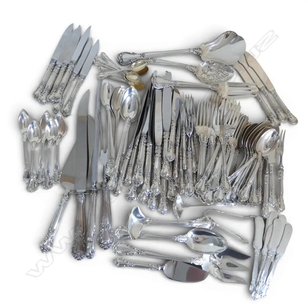 110 PCE GORHAM AMERICAN STG SILVER 'CHANTILLY' PATTERN 6 PLACE CUTLERY SET W. EXTRAS; 75 full silver pces weighing 3236gms.... Image 1++