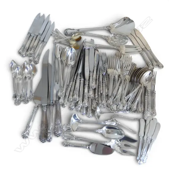 110 PCE GORHAM AMERICAN STG SILVER 'CHANTILLY' PATTERN 6 PLACE CUTLERY SET W. EXTRAS; 75 full silver pces weighing 3236gms....