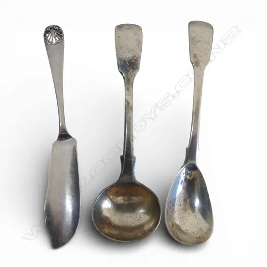 3 ANTIQUE SILVER SMALL CUTLERY ITEMS: mustard + salt spoons + butter knife. 37gms