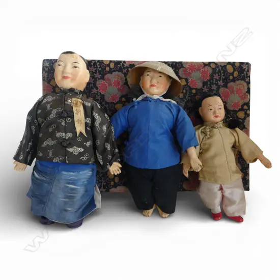 19thC CHINESE 3 DOLL FAMILY w lacquered heads & silk clothing. Tallest 280mm