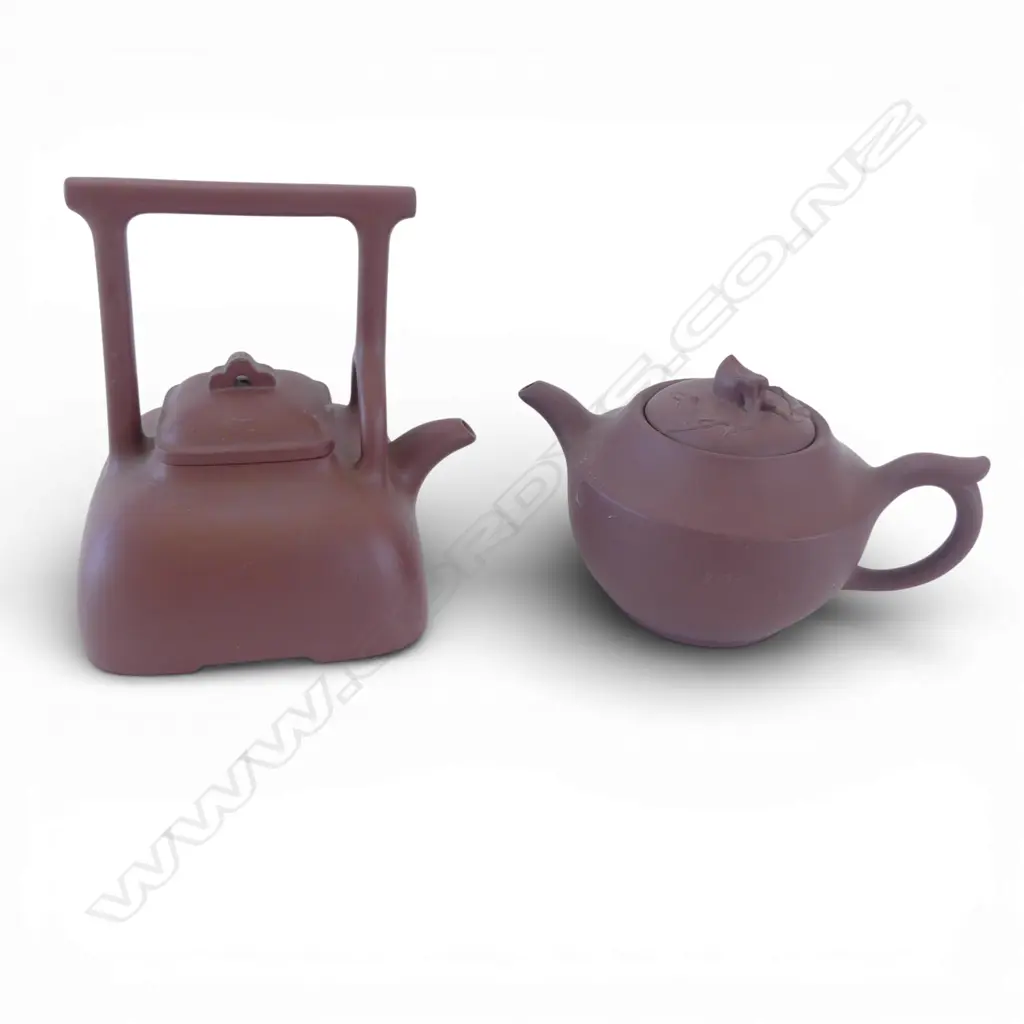 2 CHINESE YIXING POTTERY TEAPOTS Image 1++