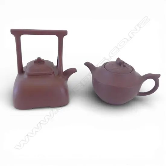 2 CHINESE YIXING POTTERY TEAPOTS