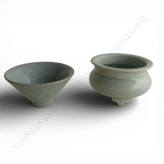 2 ORIENTAL CRACKLE GLAZE CERAMICS 95mm dia