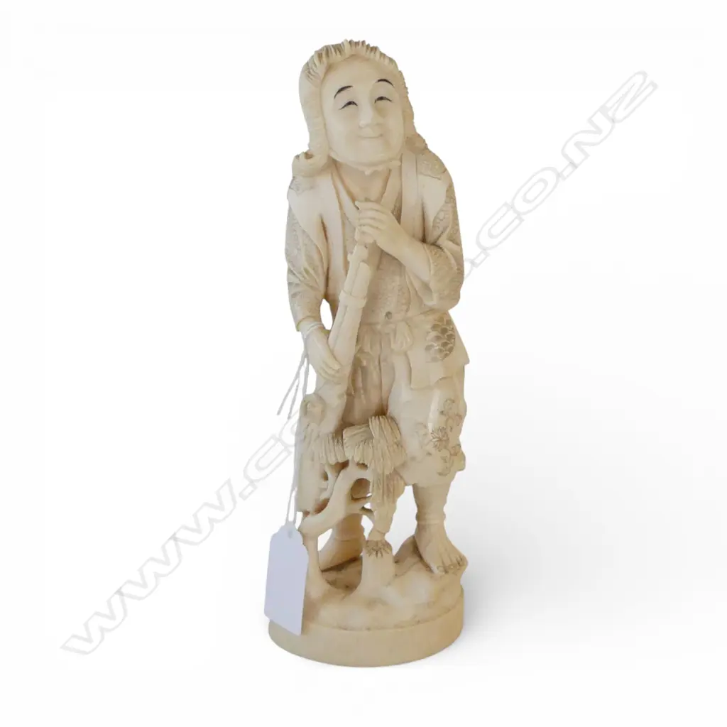 JAPANESE IVORY FIGURE; MAN w. GUN H.200mm Image 1++