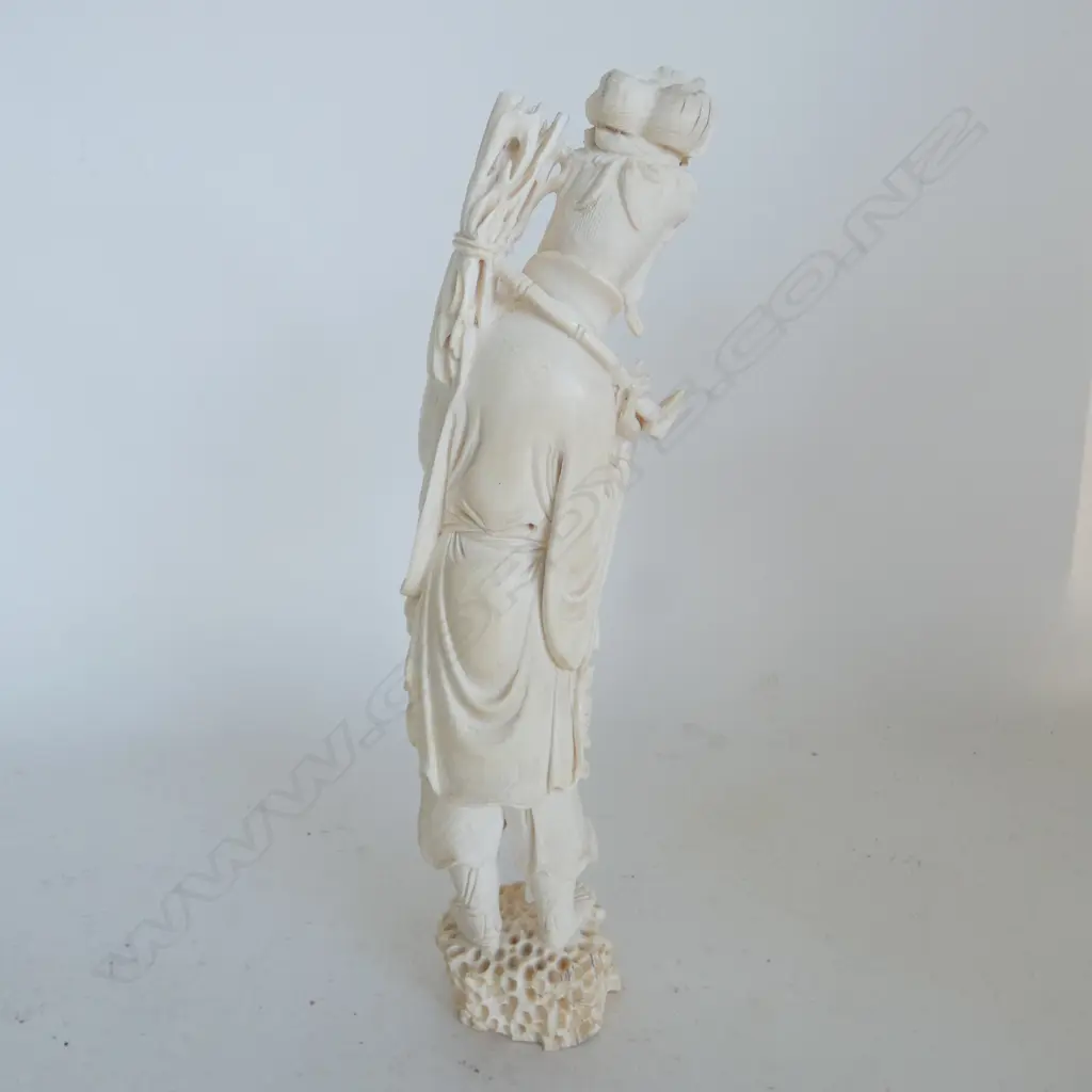 ORIENTAL IVORY FIGURE CARRYING FISH H.300mm Image 1++