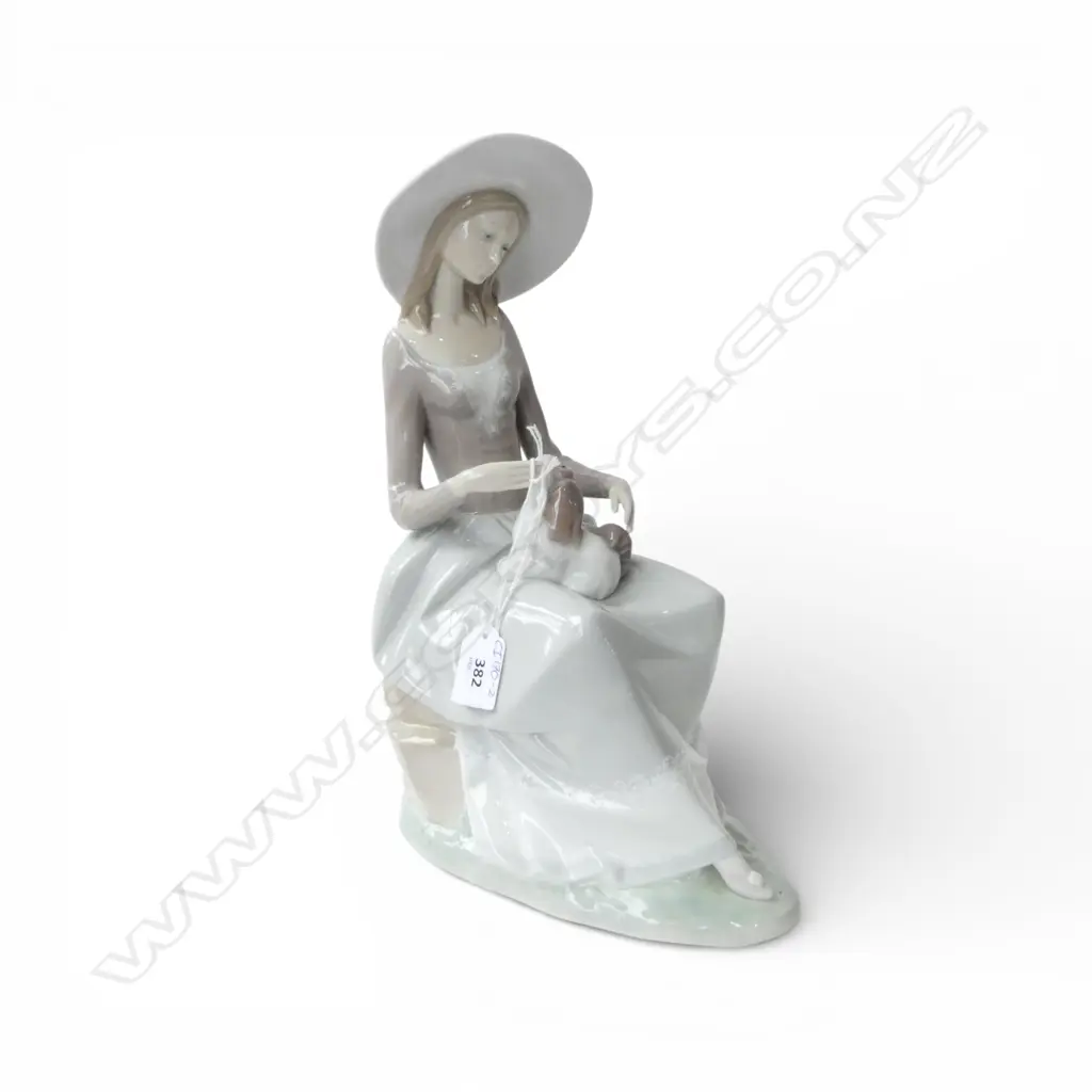 LLADRO FIGURINE LADY WITH DOG H.340mm Image 1++