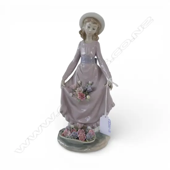 LLADRO FIGURINE FLOWER BASKET H.250mm
