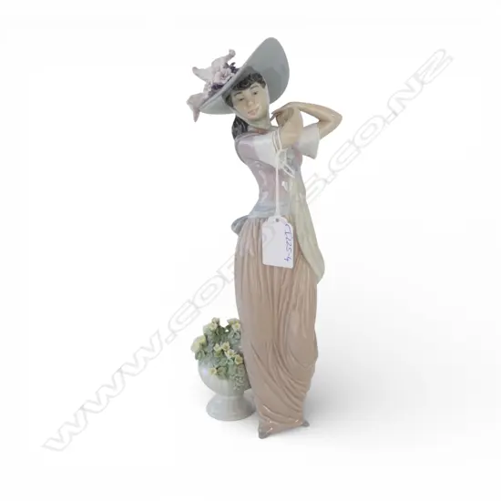 LLADRO FIGURINE PARIS IN BLOOM H.300mm
