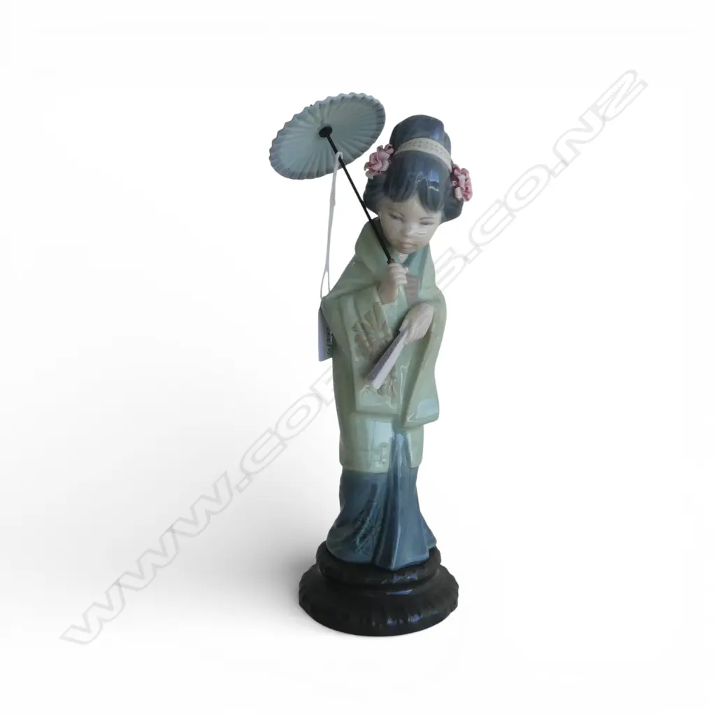 LLADRO ORIENTAL GIRL w. PARASOL H.300mm Image 1++