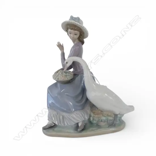 LLADRO FIGURINE LADY & SWAN H.230mm