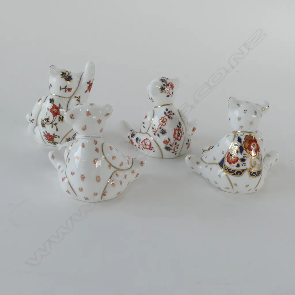 4 ROYAL CROWN DERBY BEARS H.70mm Image 1++