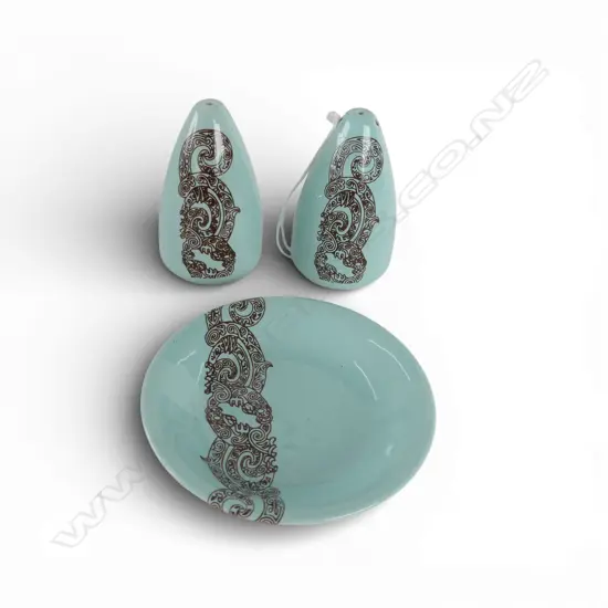 CROWN LYNN AIR NZ SALT & PEPPER + DISH 80mm dia MAORI DESIGN