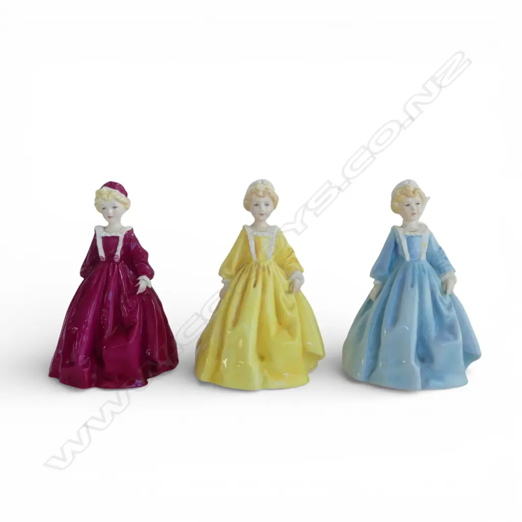 3 ROYAL WORCESTER 'GRANDMOTHERS DRESS' FIGURINES H.160mm Image 1++
