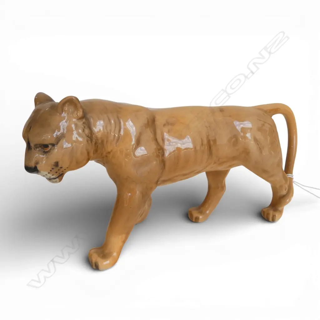 BESWICK LIONESS L.230mm Image 1++