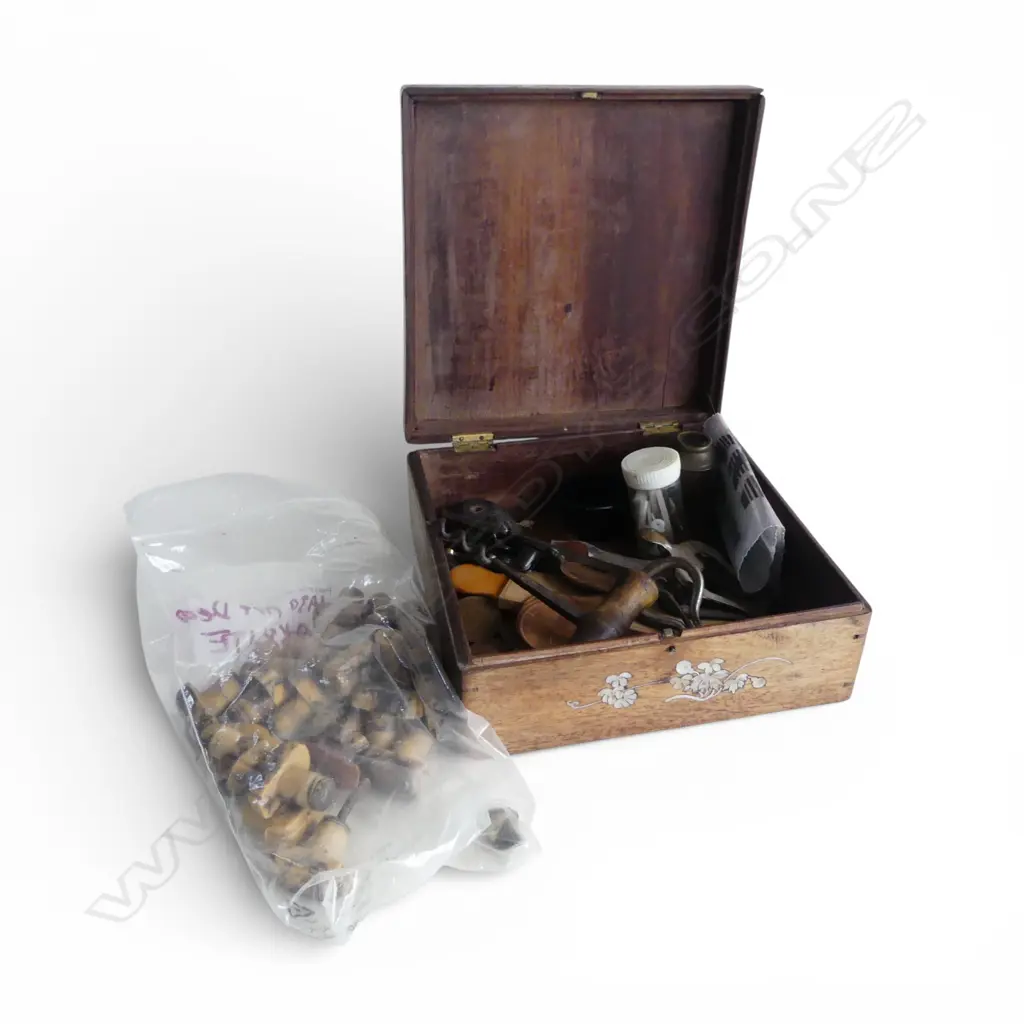 ASST. ITEMS IN MOP INLAID BOX W.180mm AF; COPPER PENNIES, DECO BAKELITE HANDLES ETC Image 1++