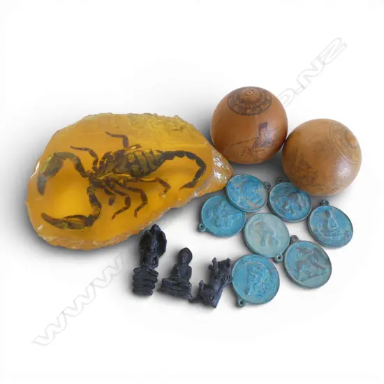 SCORPION IN RESIN L.120mm, 7 METAL PENDANTS & 3 TRINKETS, 2 MINI GOURD BALLS 40mm dia