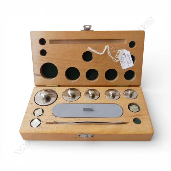 CASED SET OF GOLD SCALES